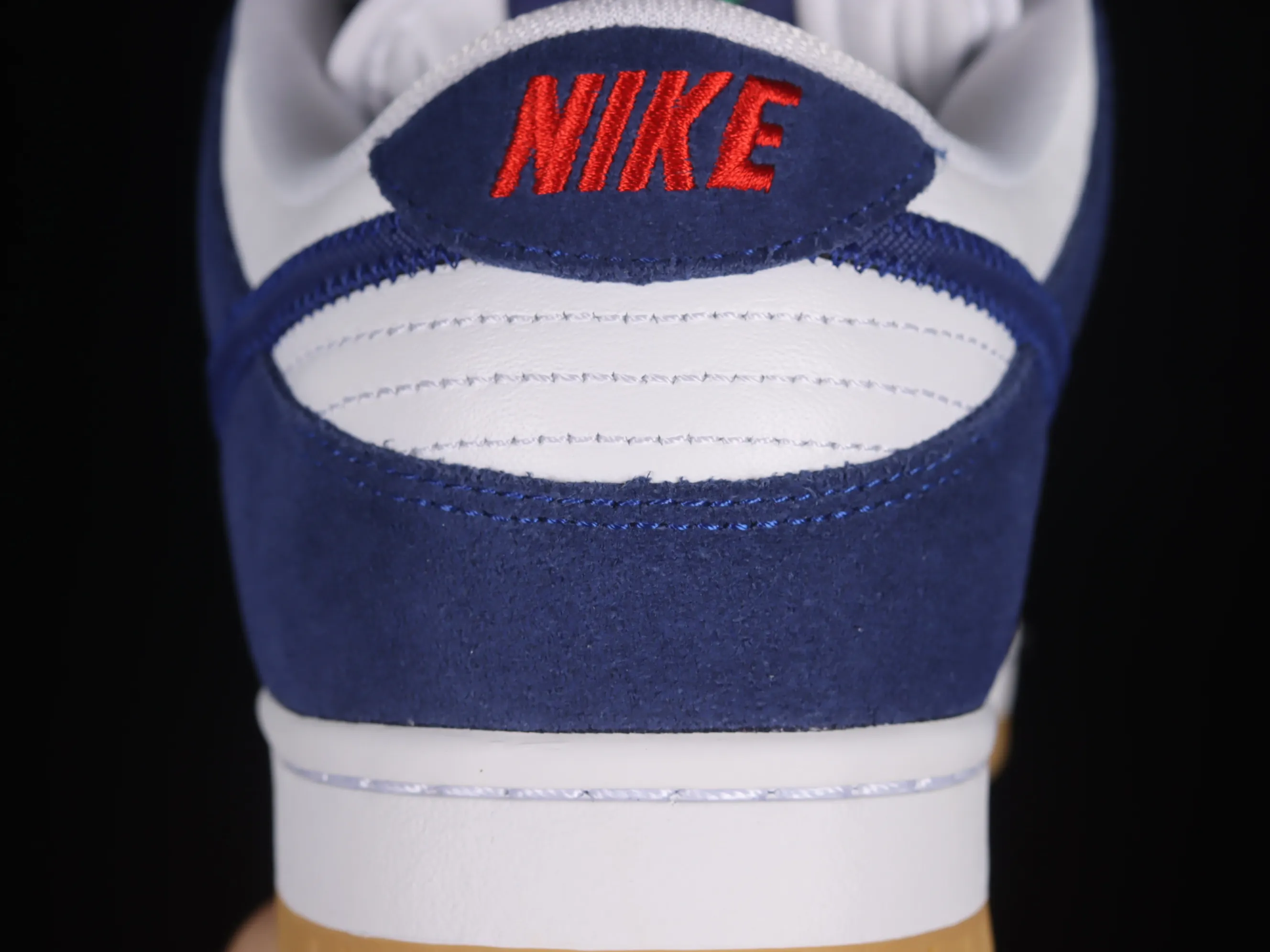 All Categories Nk SB Dunk Series Nk SB Dunk Low Low-top Sneakers M Version Pure Original Nk SB Dunk Low White Blue Los Angeles Dodgers SB Smashing Backboard Fashion Casual Sneakers DO9395-400